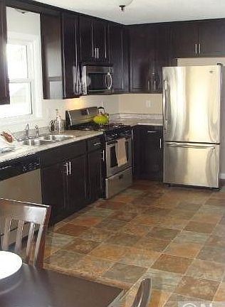 5th image of 2070 Hawthorne Ave E