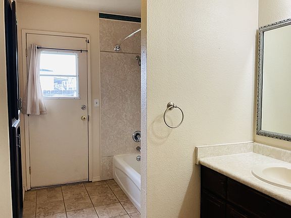 4th image of 1509 University Ave