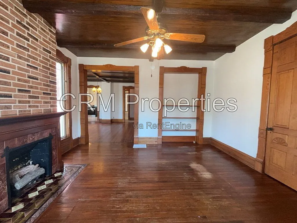 2 bed, 1.0 bath, 1394 sqft, $900 — Photo 3