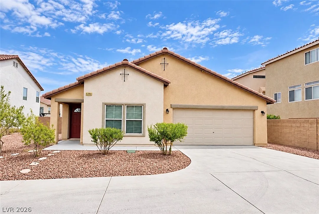 3 bed, 2.0 bath, 1798 sqft, $2,300 — Photo 1