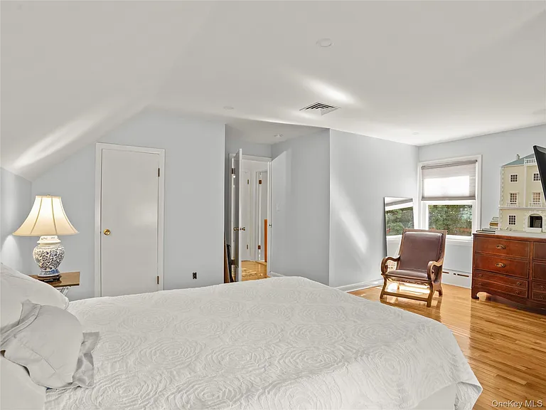 1035 Shore Acres Dr — Photo 13
