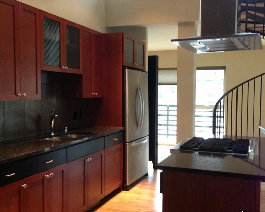 Entry / Kitchen.
