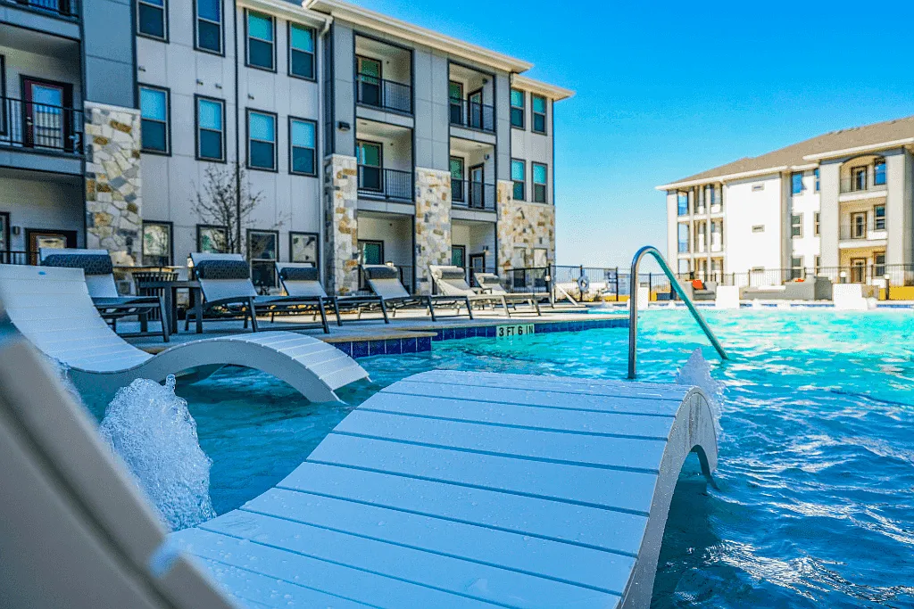 The Grand at Manor Apartments — Photo 4