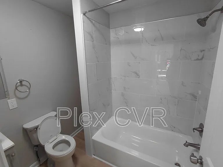 2822 Colorado St — Photo 7
