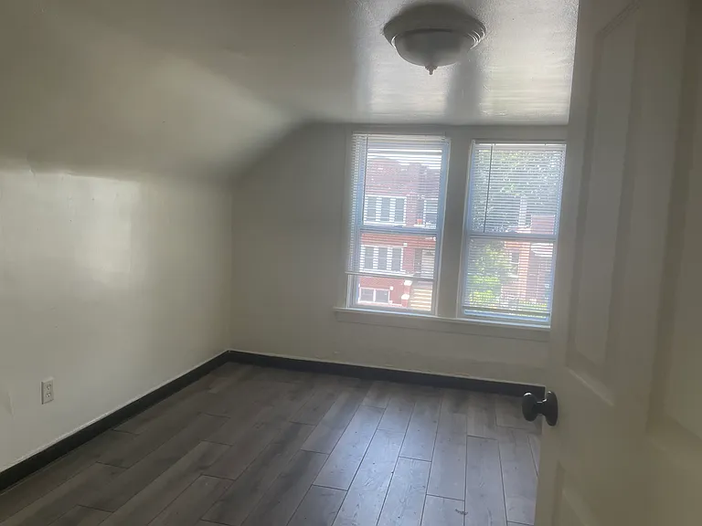 7541 S Rhodes Ave — Photo 21