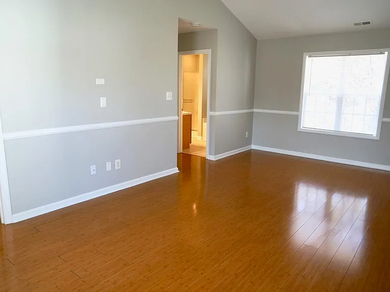 2803 Warren St — Photo 9
