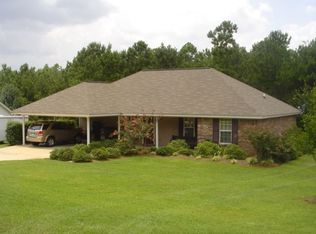 28 Robert E Lee Rd, Hattiesburg, MS 39401