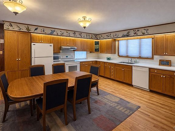 3rd image of 744 Creamery Rd