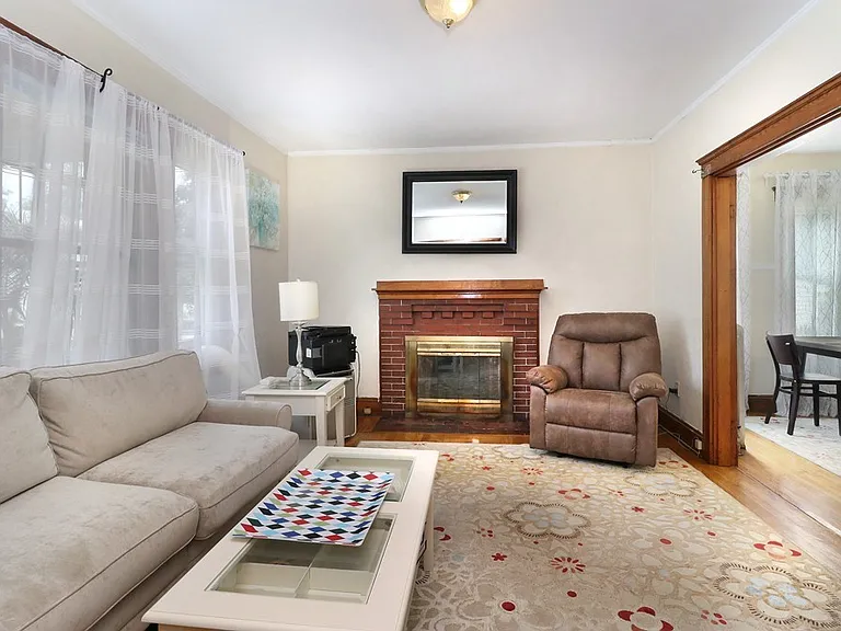 11-13 Holyoke St #1 — Photo 14