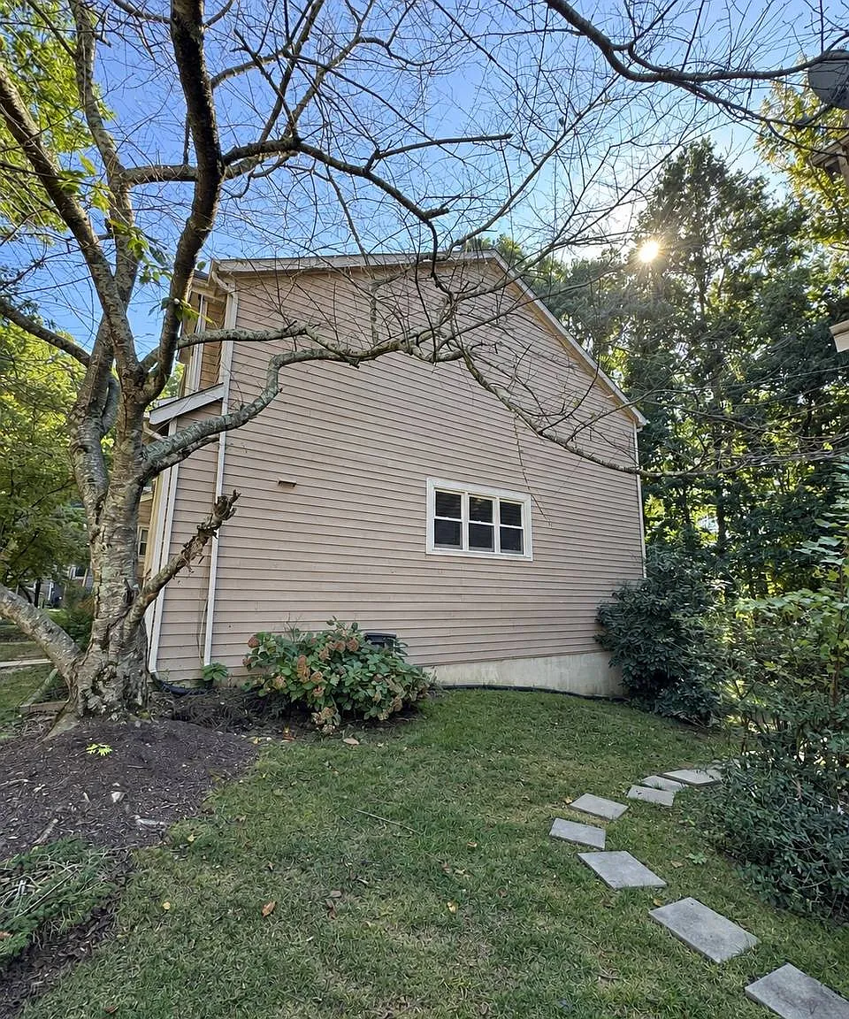 4 bed, 3.5 bath, 1660 sqft, $3,100 — Photo 2