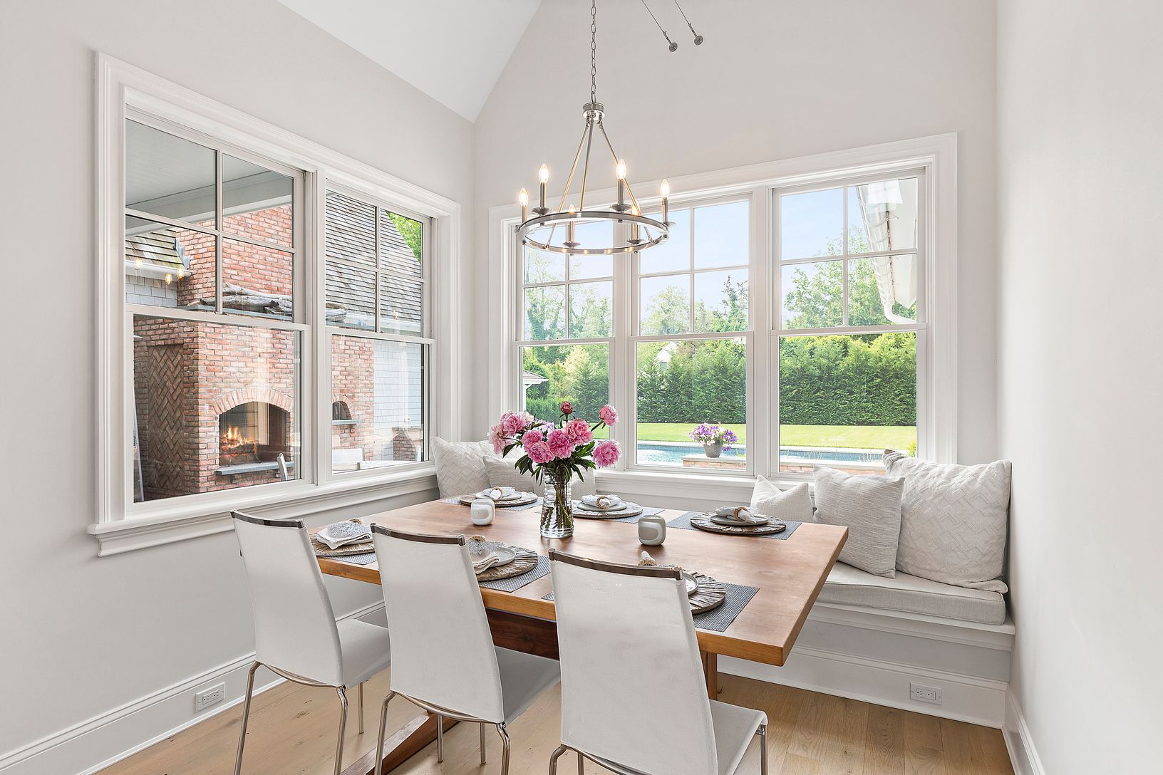  Breakfast Nook