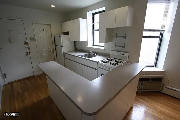 Rented by Citi Habitats | media 10