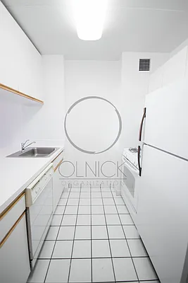 Rented by Olnick Organization | media 4