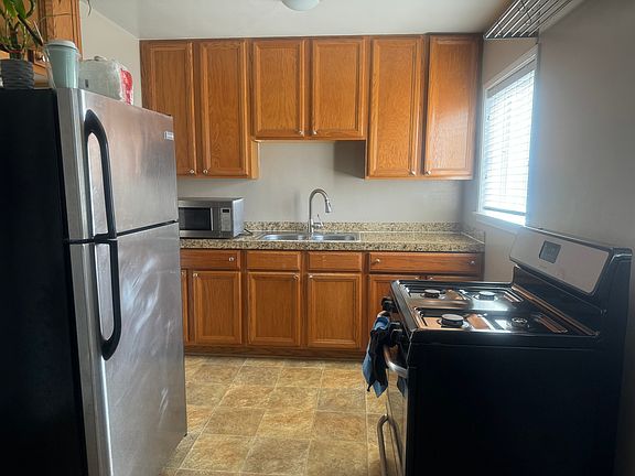 4th image of 1047 Ocean Park Blvd APT C