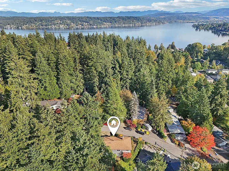 1 minute drive to Lake Sammamish / Vasa park