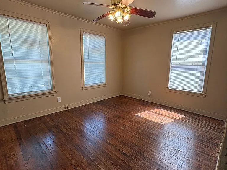 1749 Caroline St — Photo 10
