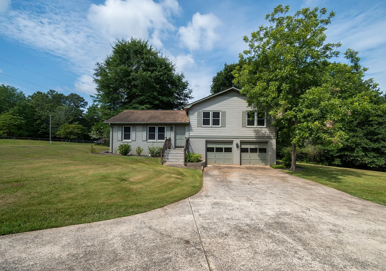 1030 Carriage Hill Road - Available NOW! — Photo 3