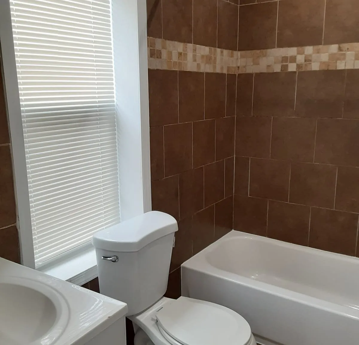 3 bed, 1.5 bath, 1200 sqft, $1,550 — Photo 2