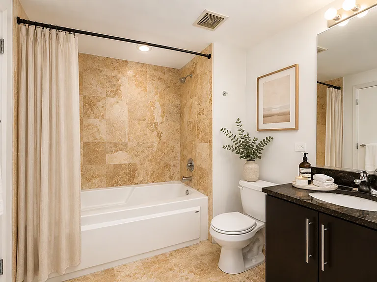 1610 W Fullerton Ave #409 — Photo 13