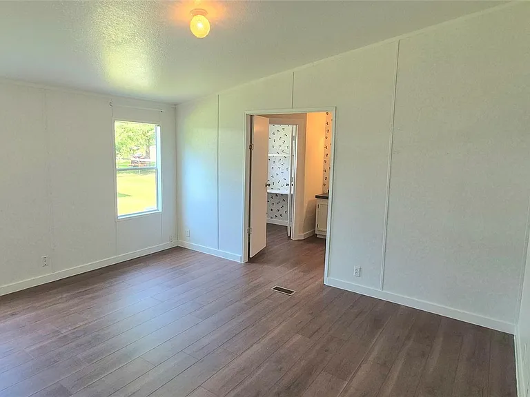 24430 Oak Hollow Blvd — Photo 11
