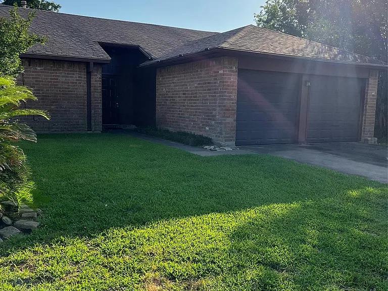 1930 Lazy Ln — Photo 2