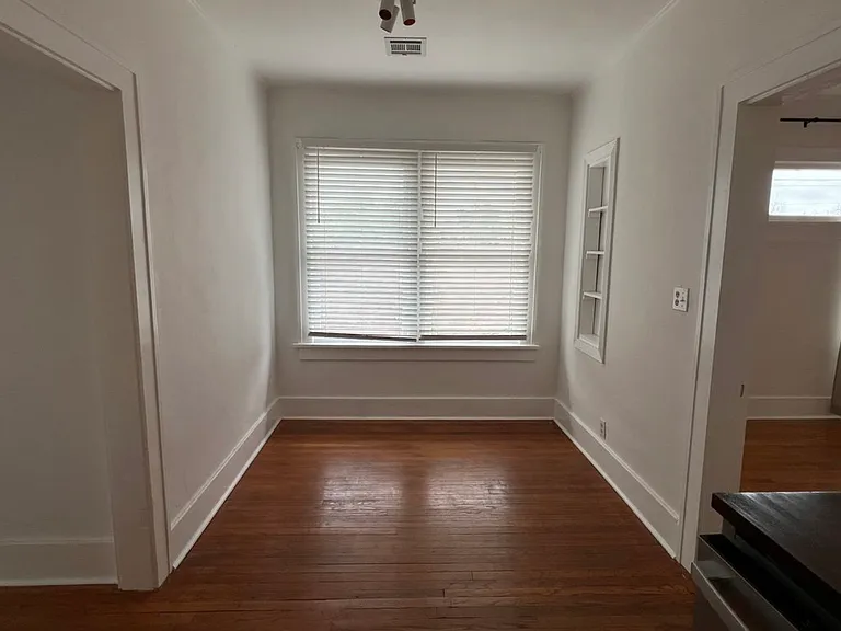 3021 1/2 N Robinson Ave — Photo 3