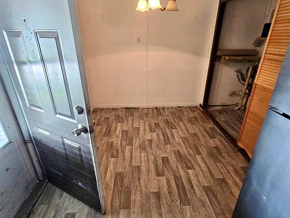 4th image of 32257 Oscoda Ct