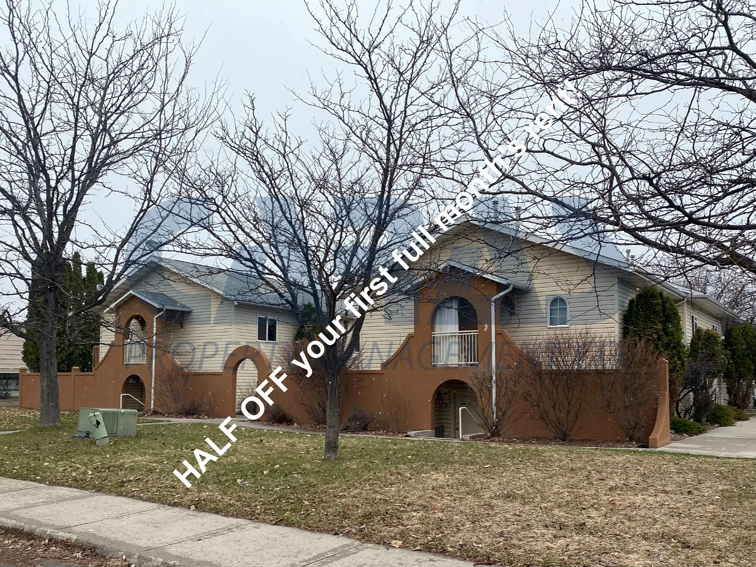 3 bed, 930 sqft, $1,695 — Photo 1