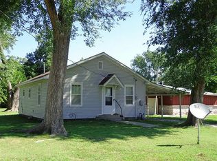 207 Walnut St, Chetopa, KS 67336
