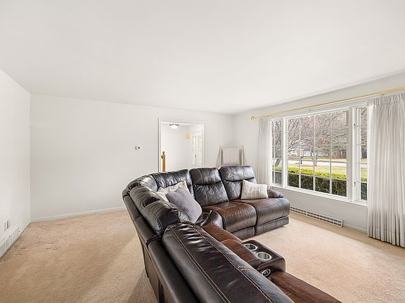 4th image of 1250 Rosedale Dr