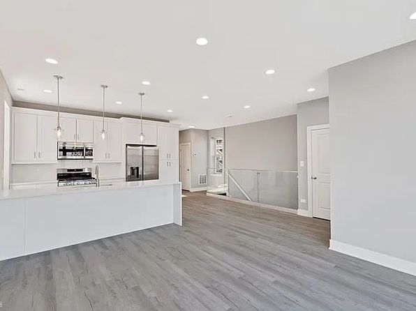 2006 S Desplaines St #1