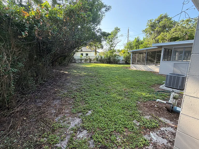 530 Byron Rd — Photo 4