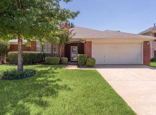 332 Stately Oak Ln, Lake Dallas, TX 75065