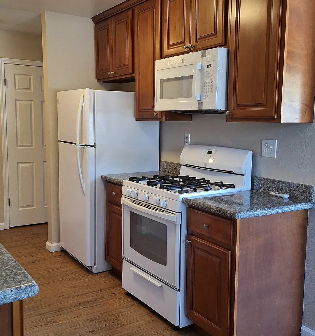 2 bed, 900 sqft, $1,495 — Photo 3