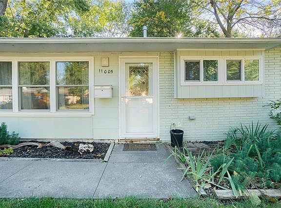 3rd image of 11005 Newton Ave