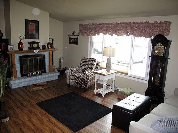 3rd image of 70 Westview Dr