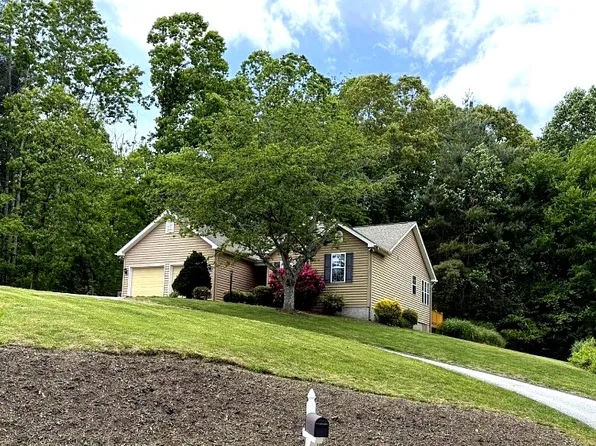 379 High Ridge Dr, Mills River, NC 28759