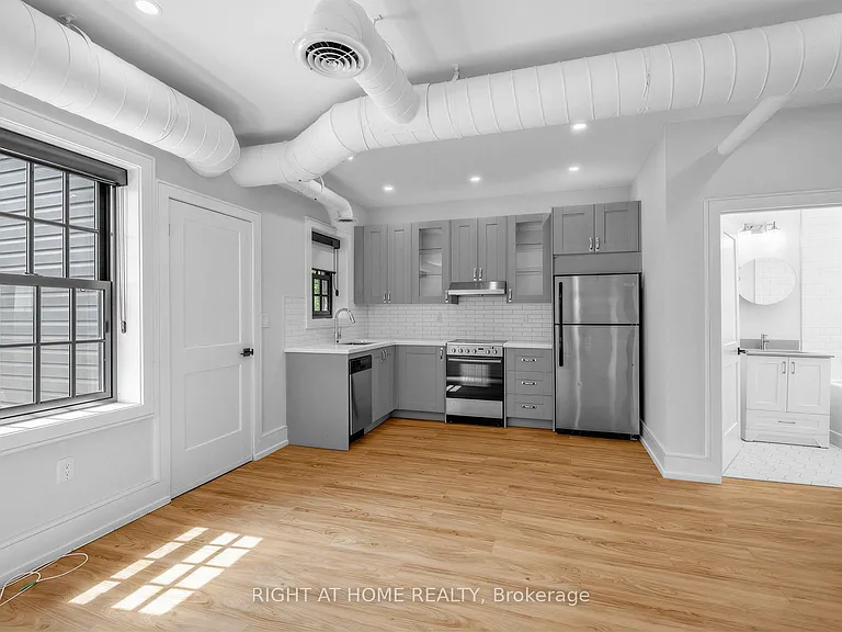 1095 Queen St E #2 — Photo 10