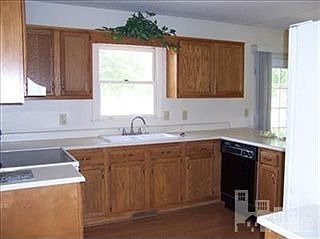 3rd image of 9393 Lyn Ct
