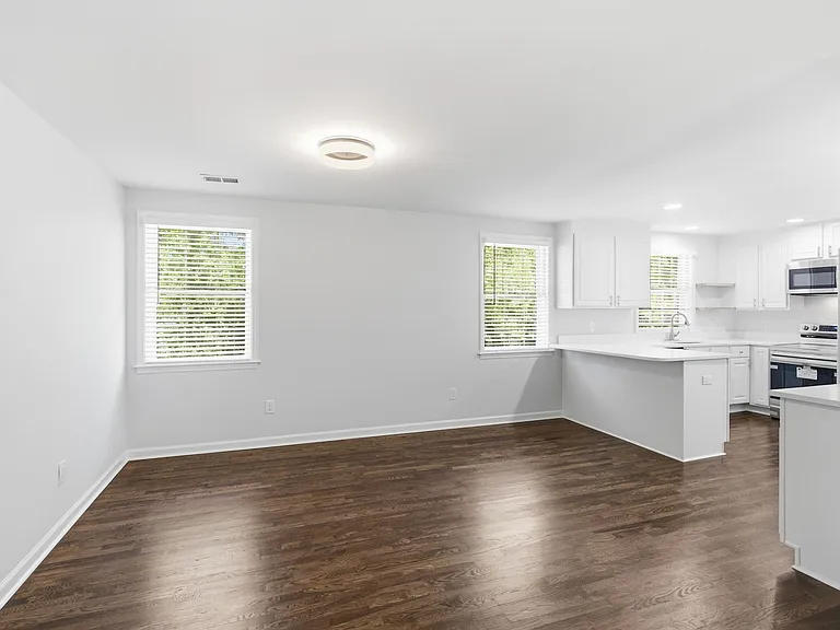 340 Lynn Dr — Photo 16
