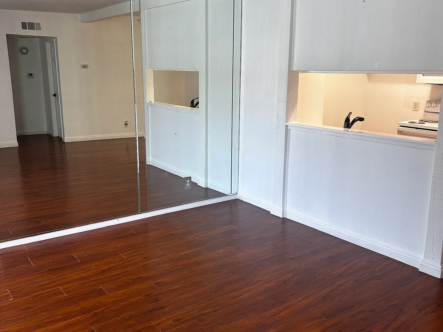 2 bed, 870 sqft, $1,975 — Photo 4