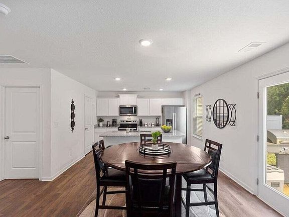 4th image of 150 Lindsell Rd