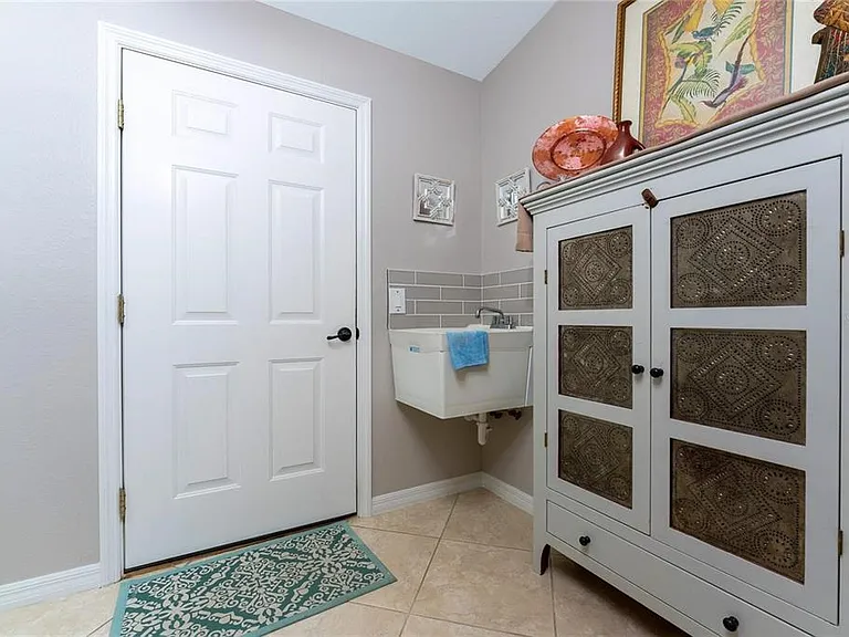 319 Monaco Dr #8 — Photo 34