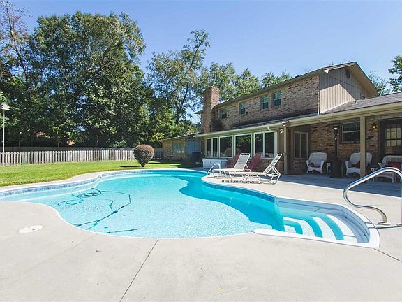 2nd image of 10155 Noriega Ln