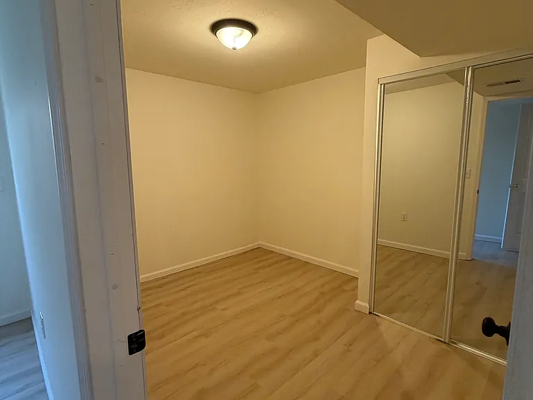 295 Maple Dr — Photo 3