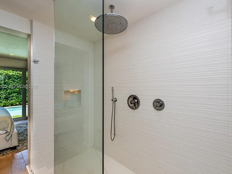 575 W 50th St — Photo 24
