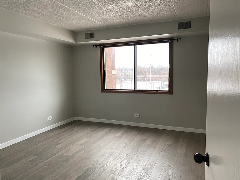 5411 W Lawrence Ave — Photo 16