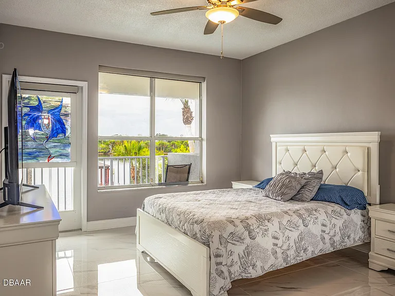 3548 N John Anderson Dr — Photo 30