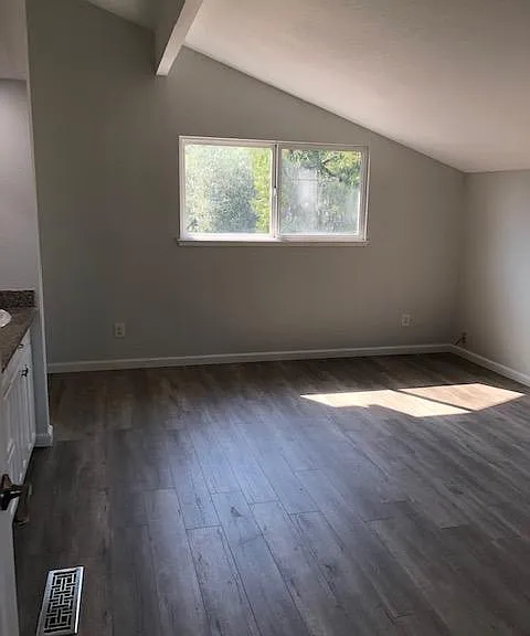 215 Alamo Ave — Photo 5