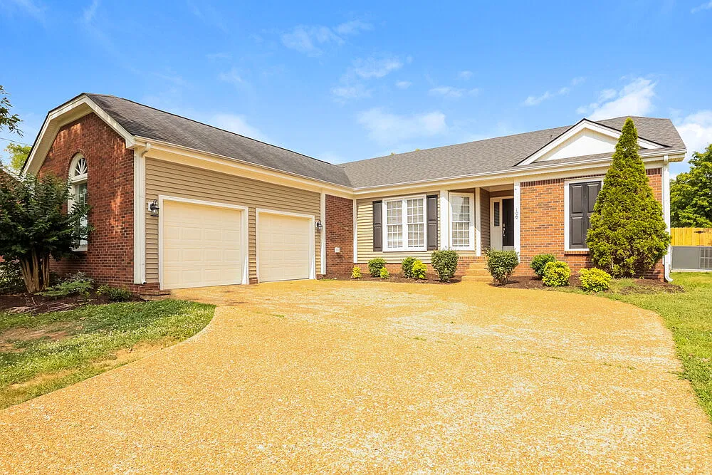 3 bed, 2.0 bath, 2521 sqft, $2,665 — Photo 1